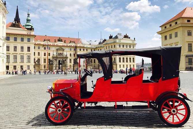 1,5 hour oldtimer convertible Prague sightseeing tour - The driver experience: why names like Robert, Alex, Klara, and Filip matter