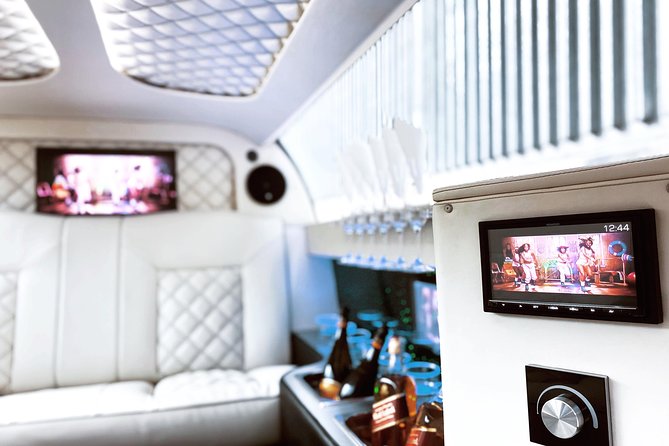 1 hour ride in vintage limousine - The practical route: how the Prague city-center loop works