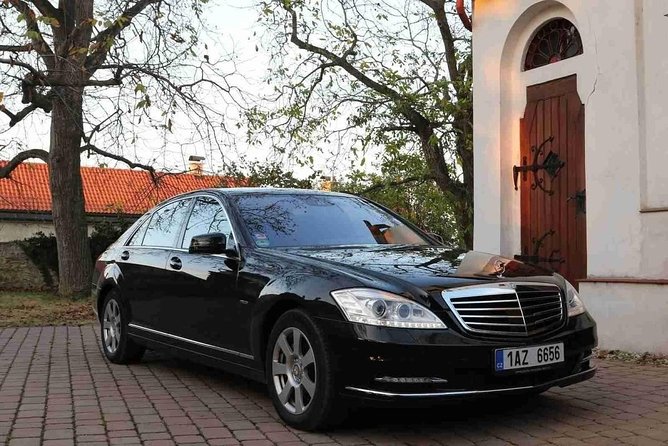 1-way Prague to Vilshofen private transfer - up to 7 passengers - Price and value for a private group up to 7