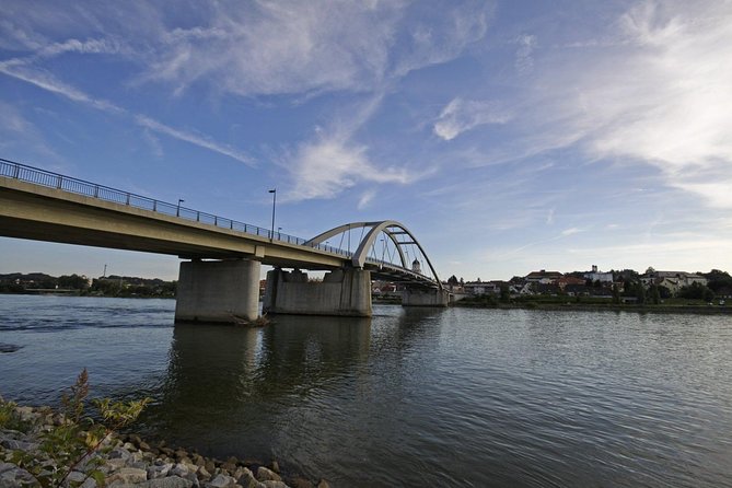 1-way Prague to Vilshofen private transfer - up to 7 passengers - The car experience: air-conditioning, water, and real comfort