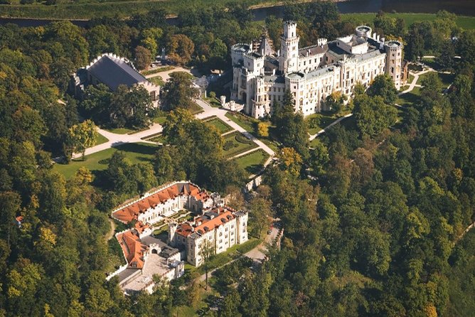 2-Day Hluboka and Cesky Krumlov Tour from Prague - Český Krumlov Old Town Walk: UNESCO Streets, Real Time