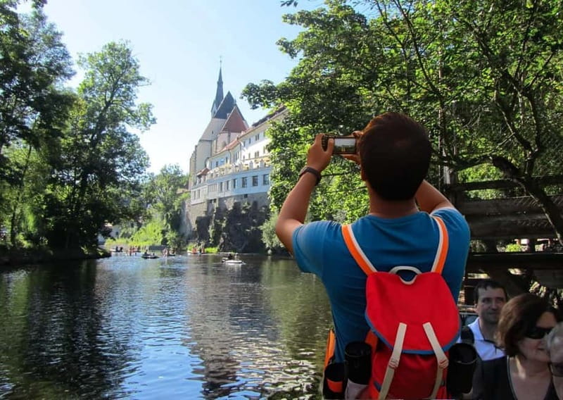 5h All-in SUMMER Tour River Cruise, Castle, Lunch & Treats☀️ - Getting oriented at Svornosti Square and St. Vitus Church