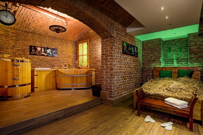 Beer bath Spa for 2 people/ 1 tub - 1,5 hour Activity in Prague - The two-person private tub setup, from taps to jets