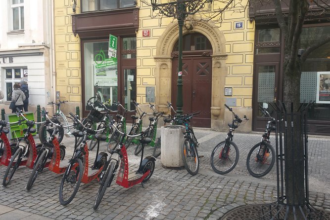 Best Prague Viewpoints: Guided E-Scooter Tour - Lesser Town to Prague Castle viewpoints: the ride that makes you stop and stare