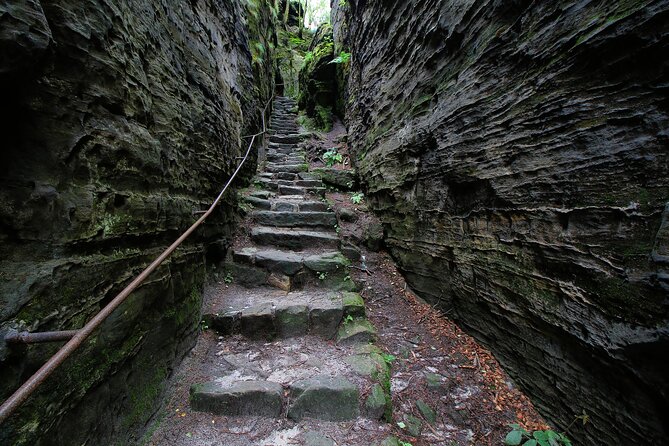 Bohemian Switzerland From Prague with Brewery Tour & Beer Tasting - Lunch at Pivovarská restaurace Kapitán: a la carte, VIP seating, and options for vegans