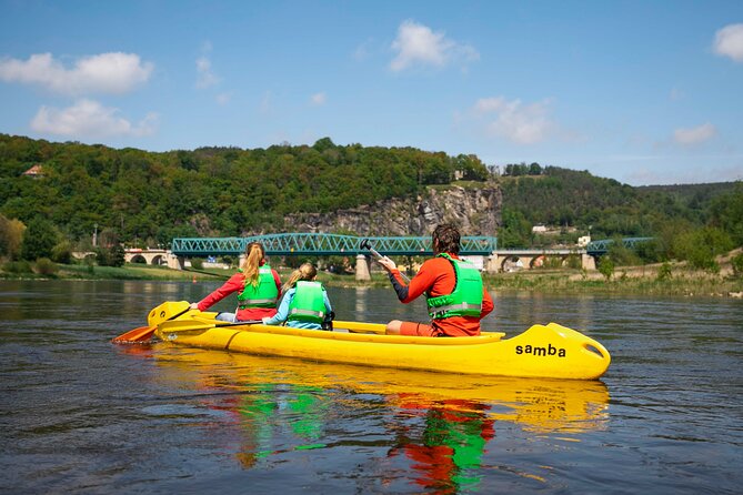 Canoeing on the Elbe river and Bike rental from Děčín to Schmilka - Included gear and the short boat-manoeuvring instructions that matter