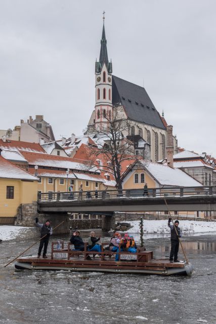 Český Krumlov: Advent Wooden Raft River Cruise - Who should book this wooden raft cruise