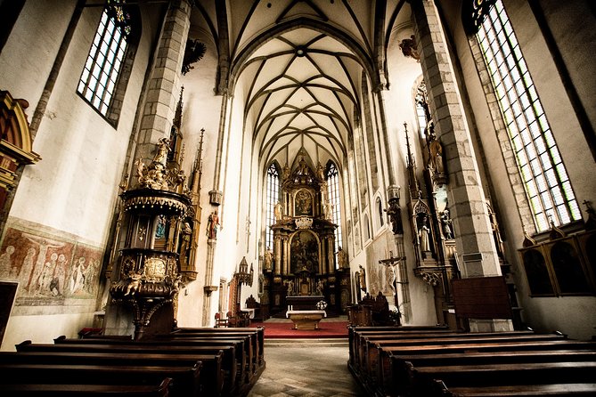 Český Krumlov Free Tour - The Guides: What You’ll Feel in the Group Experience