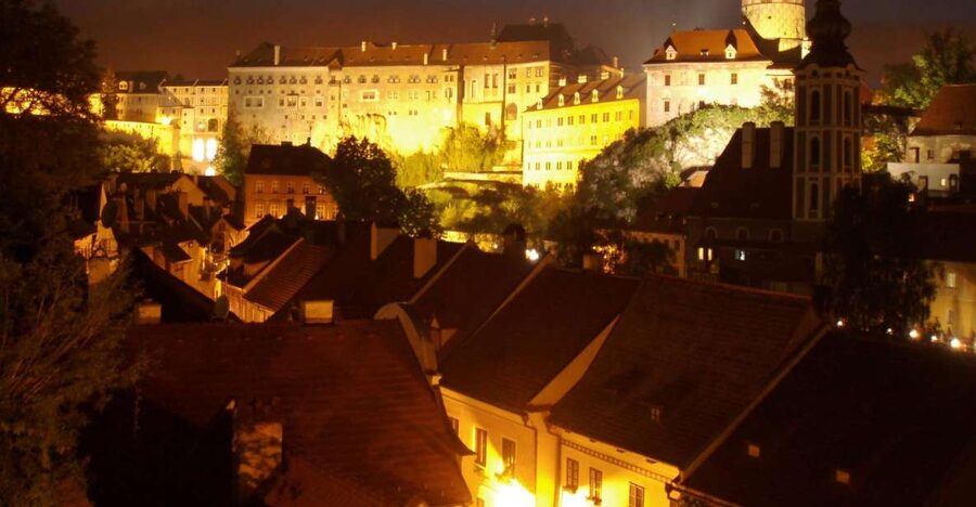 Český Krumlov: Night Walking Tour with a Professional Guide - Meeting Your Guide and Starting in the Right Part of Town