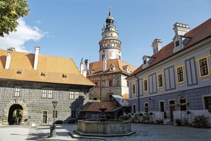 Cesky Krumlov Private Day Trip from Prague - Meet your driver-guide: the difference between seeing and understanding