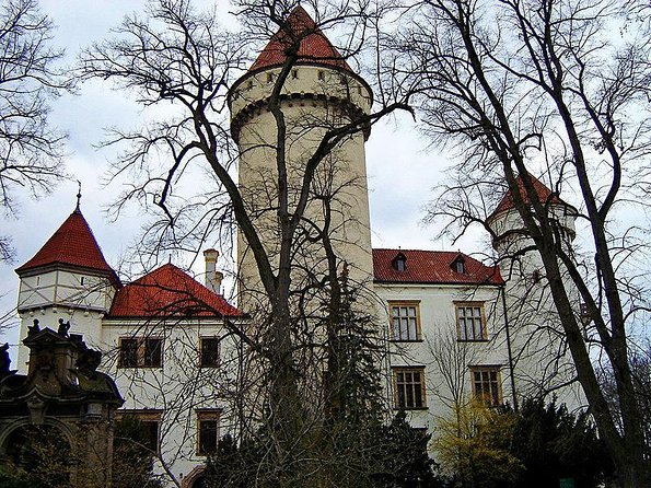 Cesky Krumlov Private day trip from Prague with Lunch and Castle admission - Private Prague Pickup and the Drive South That Sets the Tone