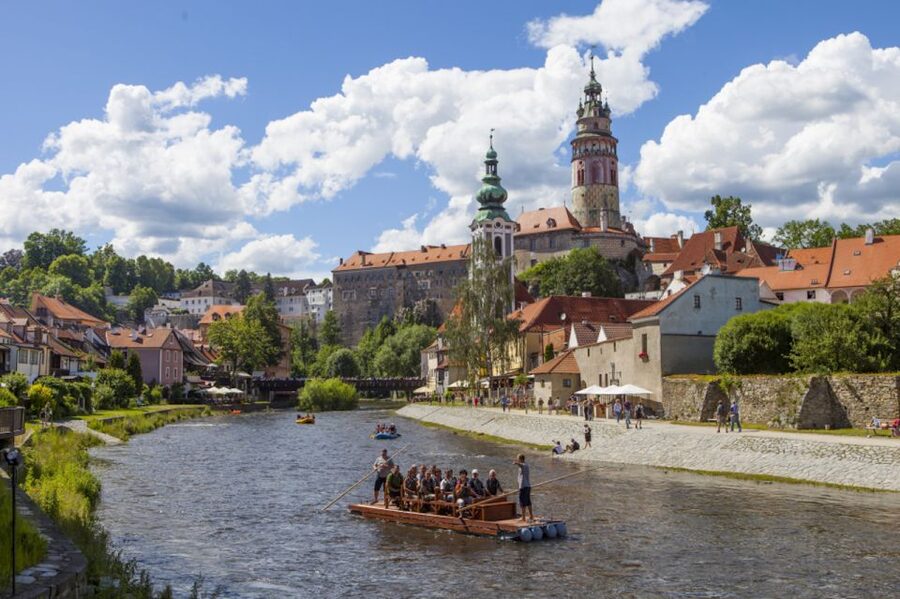 Český Krumlov: Wooden Raft River Cruise - A 50-Minute Wooden Raft Ride on the Vltava in Český Krumlov