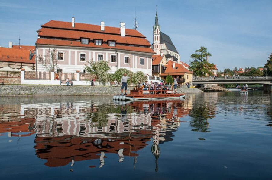 Český Krumlov: Wooden Raft River Cruise - Where to Meet and How to Get to the Port Without Stress