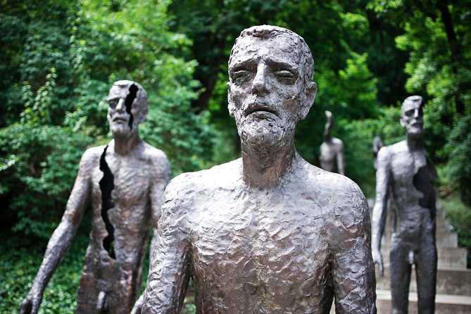 Communism and its fall Prague private tour - Stop by stop: the route from National Theater to the victims memorial