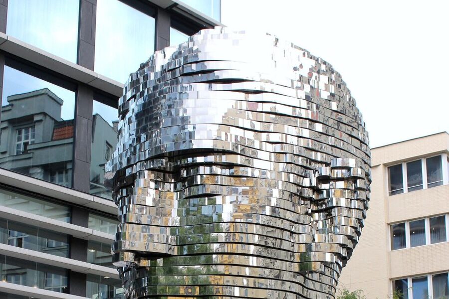 Contemporary art tour in Prague: the works of David Černý - Meeting on Kinsky Square: getting there and what to wear