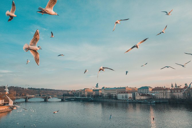 Discover Prague’s most Photogenic Spots with a Local - Stop 1: Dancing House, a Twist for Modern Photo Angles