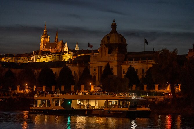 Evening Eco Cruise With a Glass of Prosecco in Bohemia - Using the interactive guide and Wi-Fi without missing the sights