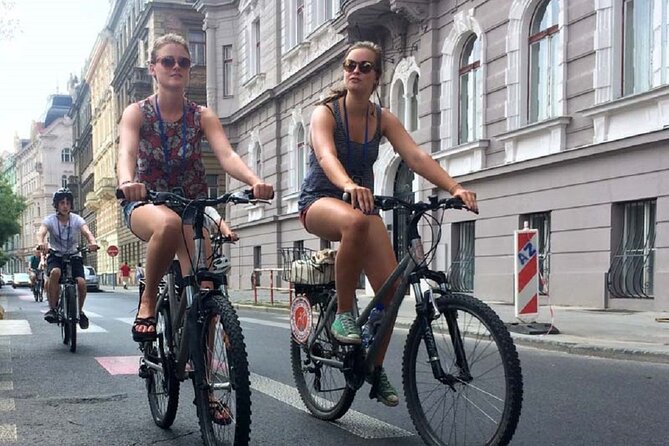 Exceptional Private Prague bike tour - Getting started at Praha Bike: what the first 15 minutes sets up