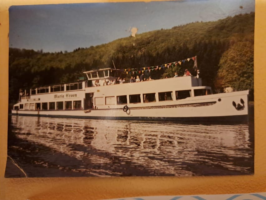 Exclusive Christmas cruise with Christmas Eve buffet - What you’ll see: Charles Bridge, the Castle panorama, and St Nicholas