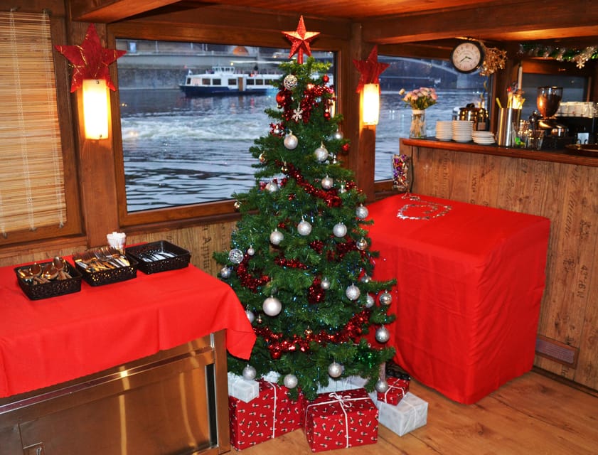 Exclusive Christmas cruise with Christmas Eve buffet - Christmas Eve buffet dinner: what’s included and how to think about it