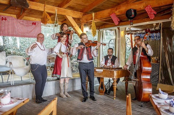 Folklore Dinner with Unlimited Drinks 4course Menu - How the 19:30 show and 4 courses play out
