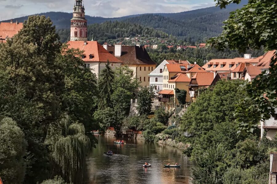 From Prague: Český Krumlov Full-Day Tour with Pickup - Pickup to Old Town: How the 9-Hour Plan Feels