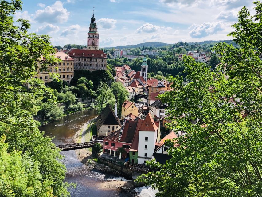From Prague: Full-Day Český Krumlov Tour with Lunch - Group size and the feel of the tour