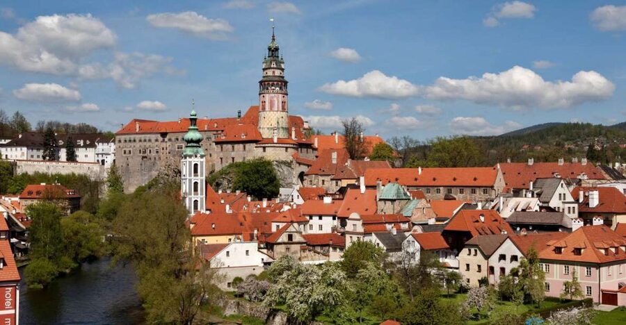 From Prague: Full-Day Český Krumlov Tour with Lunch - Getting started at the meeting point near Old Town Square