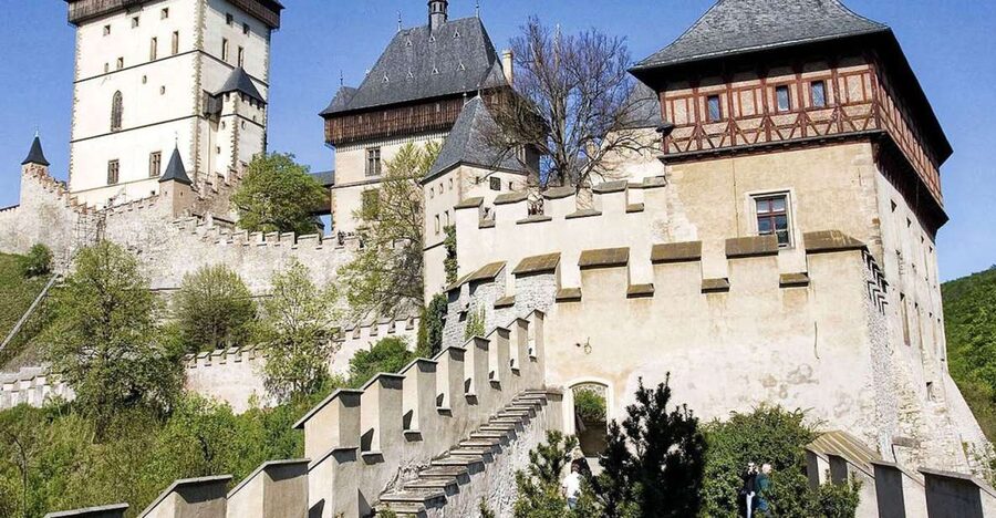 From Prague: Half-Day Karlstejn Castle Tour - The break in Karlštejn: photos, free time, and shopping
