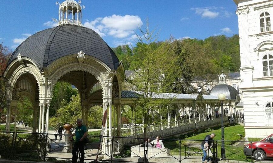 From Prague: Karlovy Vary Full-Day Tour - Lunch plus guided time: a rhythm that prevents day-trip fatigue