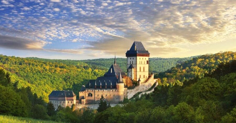 From Prague: Karlštejn Castle & Koněprusy Caves Tour - Velká Amerika viewpoint, the flooded quarry that locals call the Czech Grand Canyon