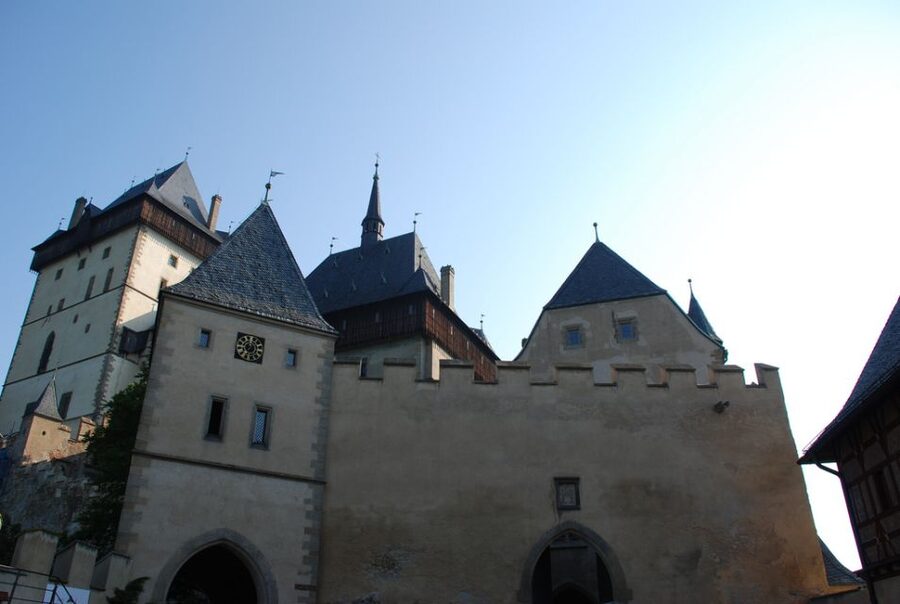 From Prague: Karlstejn Castle Skip-the-Line Ticket and Tour - How long you get inside, and how to use it for photos and pacing