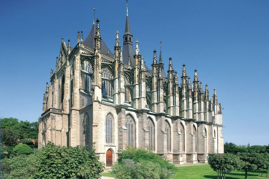 From Prague: Kutná Hora, St.Barbara’s Church, Sedlec Ossuary - Entering St. Barbara’s Church like you mean it