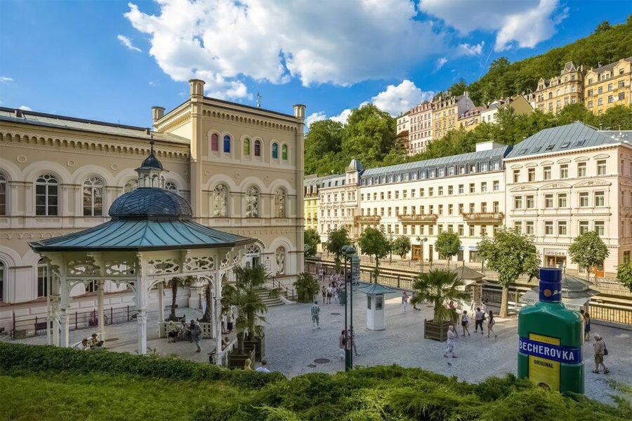 From Prague: One day trip to Karlovy Vary - Key Highlights at a Glance