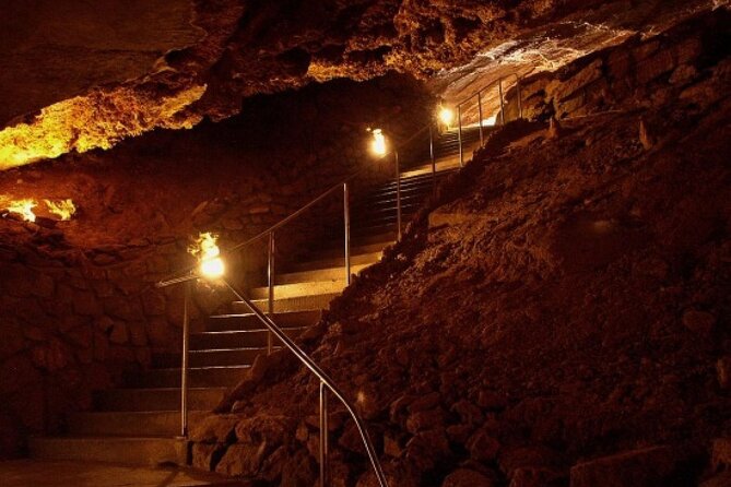 From Prague: Small-Group Karlstejn Castle & Koneprusy Caves Trip - Lom Velká Amerika viewpoint: the flooded quarry that feels like a canyon