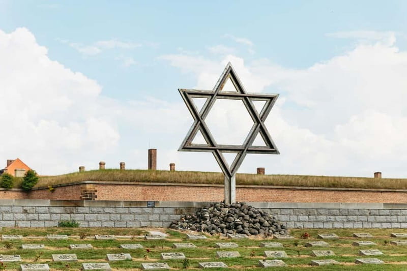 From Prague: Terezin Concentration Camp Guided Tour w/ Audio - The ride out: using the phone audio to get oriented