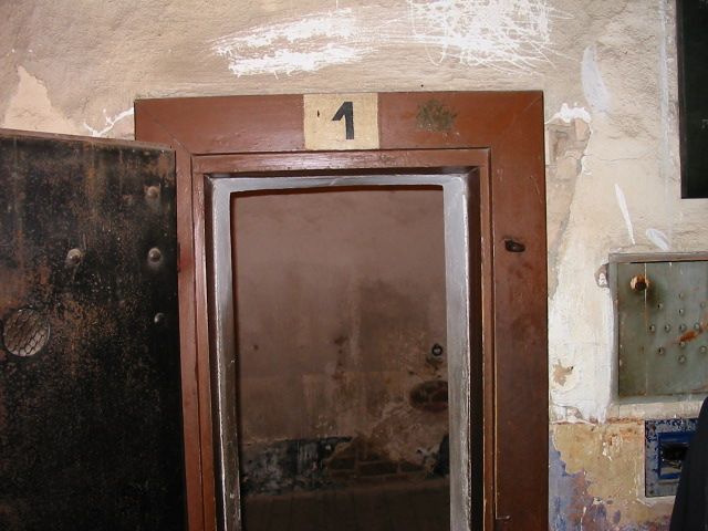 From Prague: Terezin Concentration Camp Private Tour - Crematorium and Jewish Cemetery: a short stop with long meaning