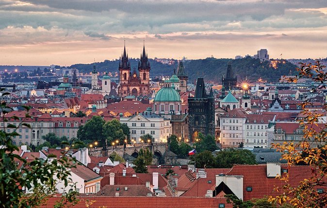 Full-Day Prague in a Nutshell Walking Tour with delicious Lunch-Cruise - Why This Tour Works So Well in One Day