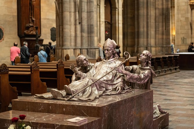 Full-Day Prague Tour with Prague Castle, Lunch and Vltava Cruise - Lesser Town, Charles Bridge views, and Old Town photo stops