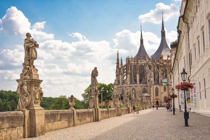 Full Day Private Tour to Kutná Hora with Wine Tasting - Guide Quality and Pacing: The Difference a Pro Makes
