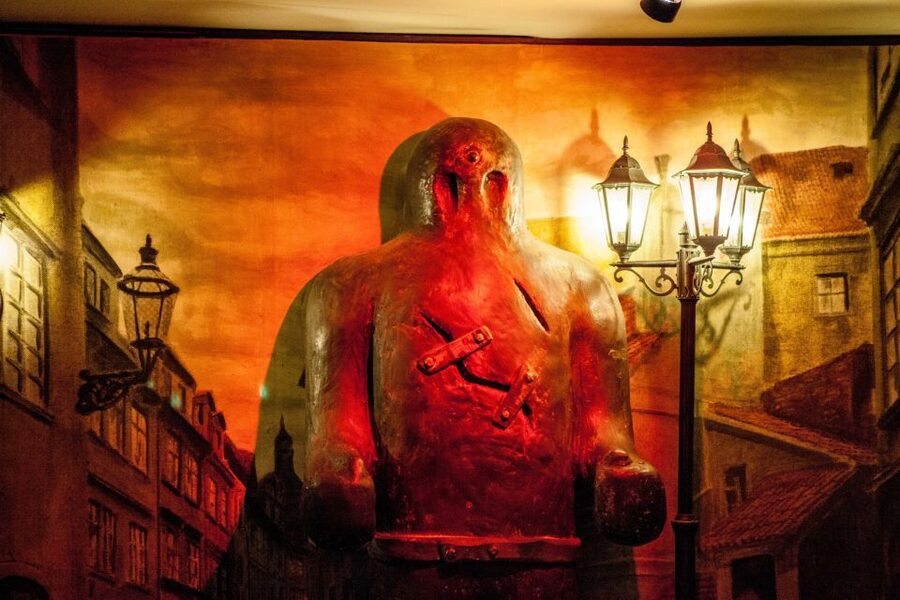 Ghost Walking Tour of Prague - Charles Bridge to Velkopřevorské Square: moving from eerie to iconic