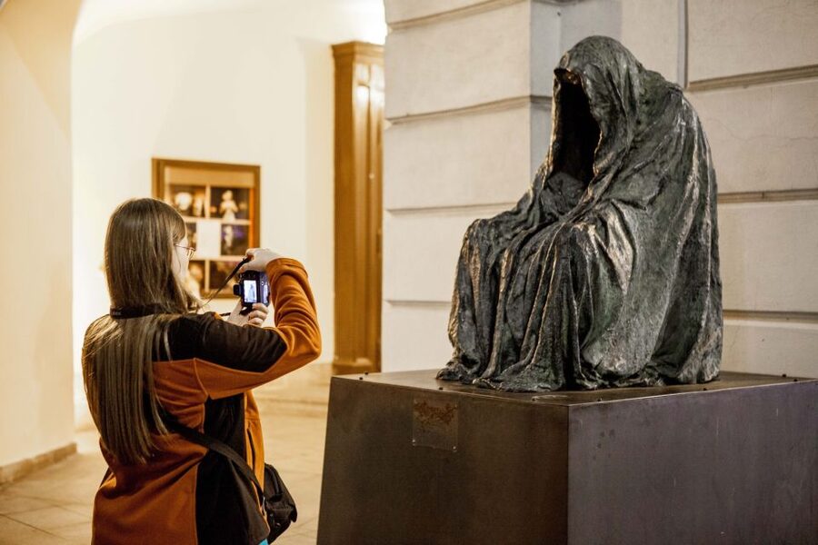 Ghost Walking Tour of Prague - Jewish Quarter and the old Jewish cemetery stop