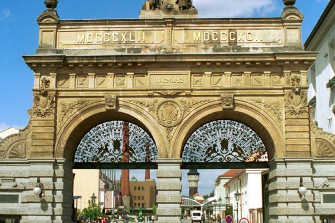 Glass and Brewery Day Trip from Prague - Morning in Prague: the short city drive that sets the tone