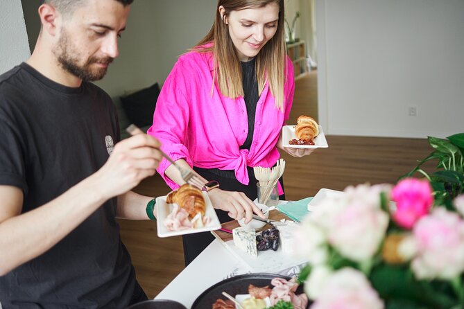 Gourmet Brunch with Chef: Unlimited Drinks & Stunning River Views - Drinks and Conversation: The Social Side You’ll Actually Like