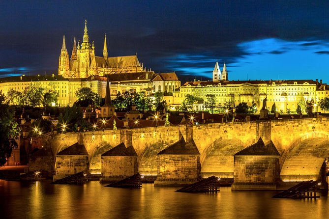 Grand Tour of Prague "among history, legends and curiosities" (NO ENGLISH) - The morning start on Charles Bridge, Republic Square, and the Art Nouveau Municipal House