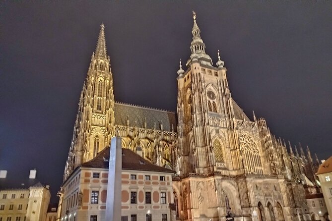 Guided Old Town & Jewish quarter Walking Tour Prague (Tip-based) - Lennonova zeď and Kampa Park, picture stops that feel local