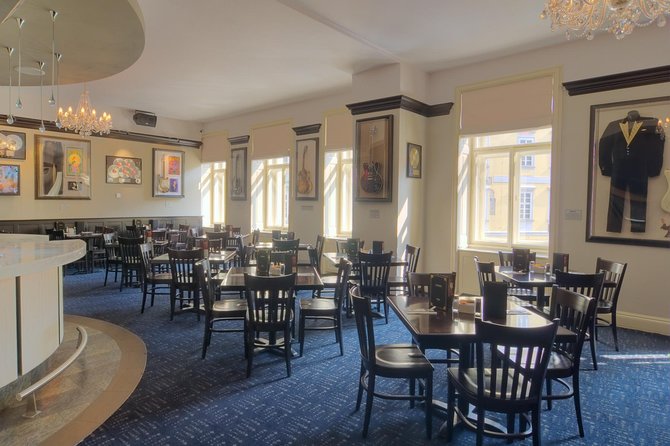 Hard Rock Cafe Prague with Set Lunch or Dinner - What the meal rhythm feels like once you sit down