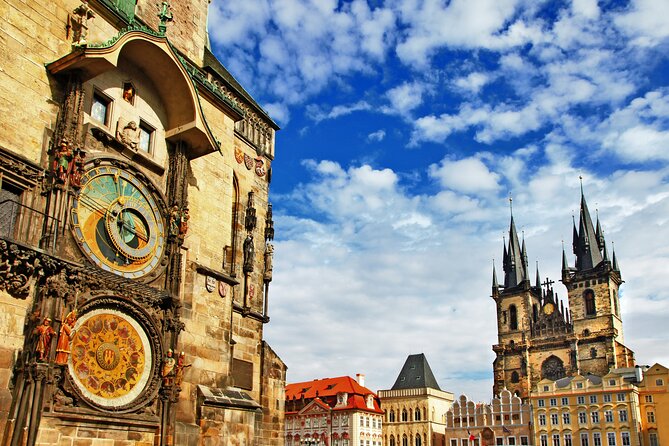 Jewish History and Old Town Walking Tour of Prague - How the route stays manageable in a busy Old Town setting