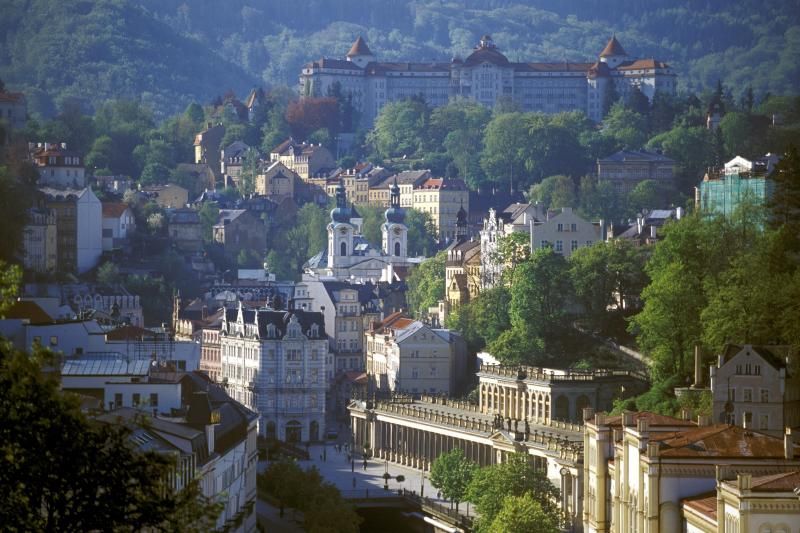 Karlovy Vary & Marianske Lazne Tour from Prague with Lunch - What to wear, what to bring, and what to avoid