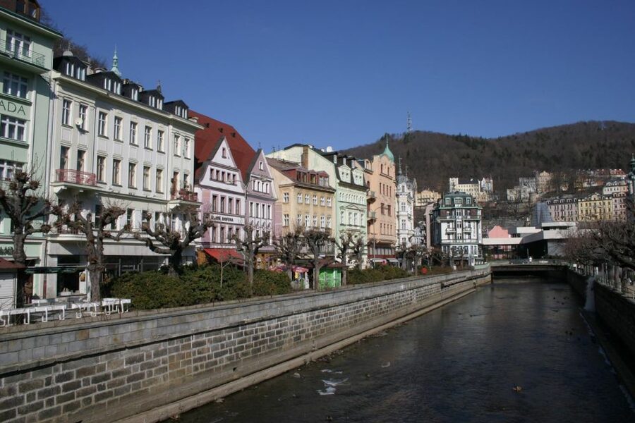 Karlovy Vary & Marianske Lazne Tour from Prague with Lunch - Guide quality and pacing: the biggest real-world variable